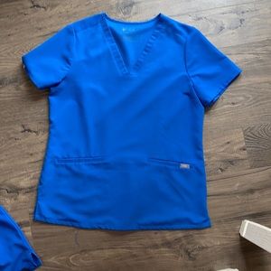 Figs 2 pocket scrub top. Hole in one pocket on inside